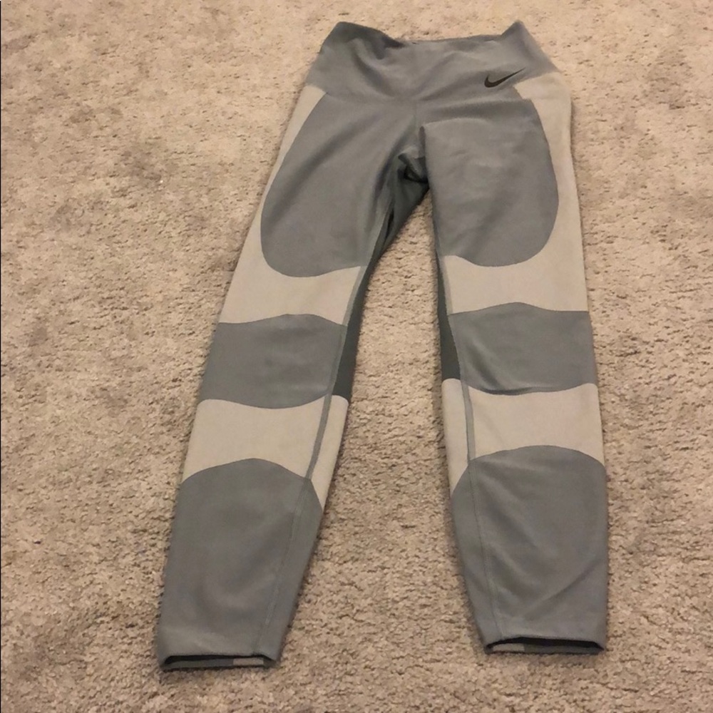 Grey Nike leggings